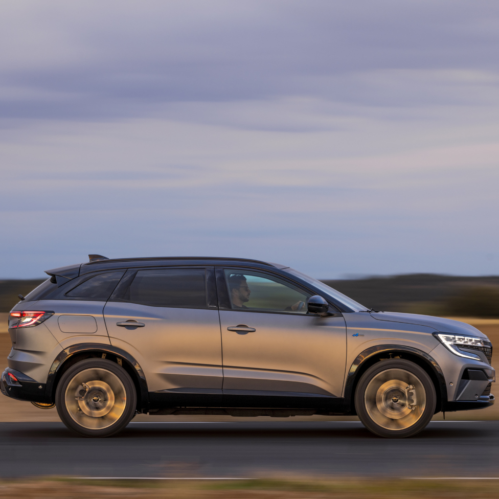 Image text teaser - 976x976 - PNEU AUSTRAL RENAULT © Greg Jongerlinck/DPPI